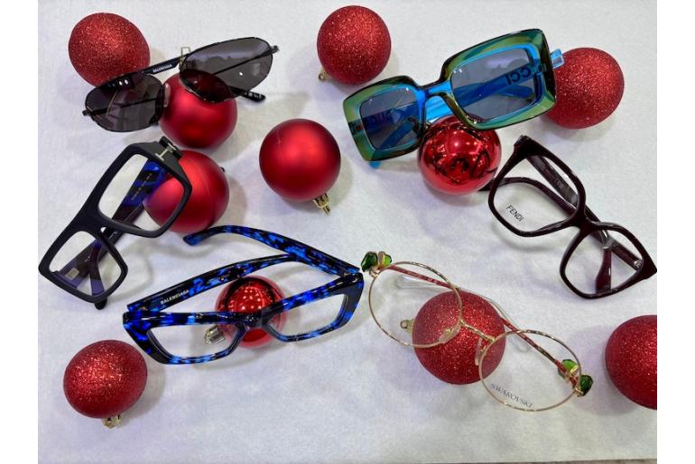 Come scegliere gli occhiali perfetti per il Natale 2024